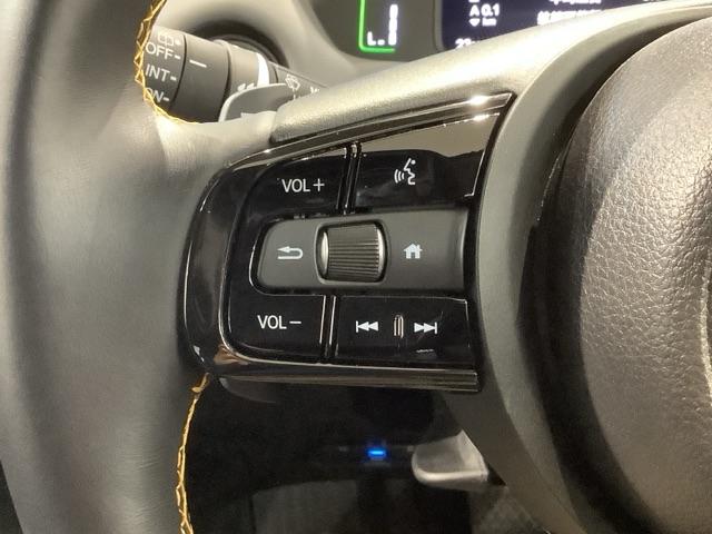 フィット ｅ：ＨＥＶＲＳ　Ｈ　ＳＥＮＳＩＮＧ　新車保証　試乗車　ワンオ－ナ－　ナビＶＸＭ－２４５ＺＦＥｉ　ＴＶ　Ｒカメラ　ＢＴオ－ディオ　ＥＴＣ　ＬＥＤライト　ＶＳＡ　クルコン　アルミ　スマ－トキ－　スペアキ－　盗難防止装置（10枚目）