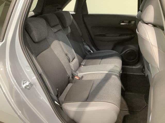 フィット ｅ：ＨＥＶＲＳ　Ｈ　ＳＥＮＳＩＮＧ　新車保証　試乗車　ワンオ－ナ－　ナビＶＸＭ－２４５ＺＦＥｉ　ＴＶ　Ｒカメラ　ＢＴオ－ディオ　ＥＴＣ　ＬＥＤライト　ＶＳＡ　クルコン　アルミ　スマ－トキ－　スペアキ－　盗難防止装置（18枚目）