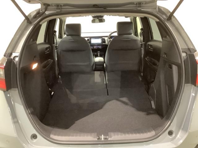 フィット ｅ：ＨＥＶＲＳ　Ｈ　ＳＥＮＳＩＮＧ　新車保証　試乗車　ワンオ－ナ－　ナビＶＸＭ－２４５ＺＦＥｉ　ＴＶ　Ｒカメラ　ＢＴオ－ディオ　ＥＴＣ　ＬＥＤライト　ＶＳＡ　クルコン　アルミ　スマ－トキ－　スペアキ－　盗難防止装置（19枚目）