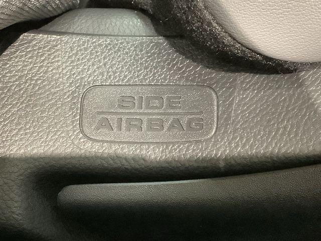 フィット ｅ：ＨＥＶＲＳ　Ｈ　ＳＥＮＳＩＮＧ　新車保証　試乗車　ワンオ－ナ－　ナビＶＸＭ－２４５ＺＦＥｉ　ＴＶ　Ｒカメラ　ＢＴオ－ディオ　ＥＴＣ　ＬＥＤライト　ＶＳＡ　クルコン　アルミ　スマ－トキ－　スペアキ－　盗難防止装置（24枚目）