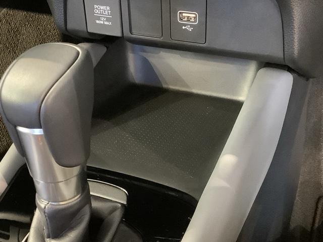 フィット ｅ：ＨＥＶＲＳ　Ｈ　ＳＥＮＳＩＮＧ　新車保証　試乗車　ワンオ－ナ－　ナビＶＸＭ－２４５ＺＦＥｉ　ＴＶ　Ｒカメラ　ＢＴオ－ディオ　ＥＴＣ　ＬＥＤライト　ＶＳＡ　クルコン　アルミ　スマ－トキ－　スペアキ－　盗難防止装置（27枚目）