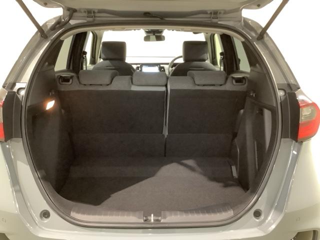 フィット ｅ：ＨＥＶＲＳ　Ｈ　ＳＥＮＳＩＮＧ　新車保証　試乗車　ワンオ－ナ－　ナビＶＸＭ－２４５ＺＦＥｉ　ＴＶ　Ｒカメラ　ＢＴオ－ディオ　ＥＴＣ　ＬＥＤライト　ＶＳＡ　クルコン　アルミ　スマ－トキ－　スペアキ－　盗難防止装置（37枚目）