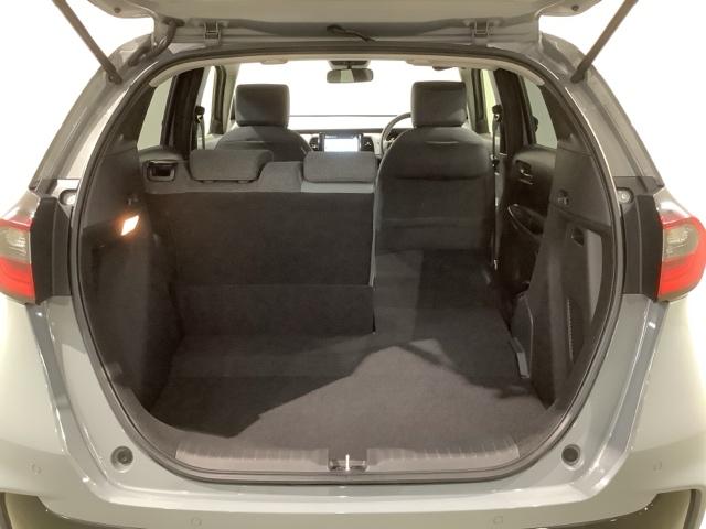 フィット ｅ：ＨＥＶＲＳ　Ｈ　ＳＥＮＳＩＮＧ　新車保証　試乗車　ワンオ－ナ－　ナビＶＸＭ－２４５ＺＦＥｉ　ＴＶ　Ｒカメラ　ＢＴオ－ディオ　ＥＴＣ　ＬＥＤライト　ＶＳＡ　クルコン　アルミ　スマ－トキ－　スペアキ－　盗難防止装置（38枚目）