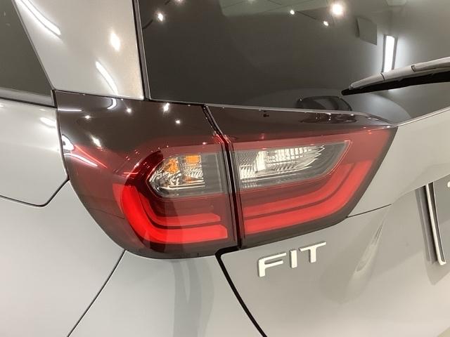 フィット ｅ：ＨＥＶＲＳ　Ｈ　ＳＥＮＳＩＮＧ　新車保証　試乗車　ワンオ－ナ－　ナビＶＸＭ－２４５ＺＦＥｉ　ＴＶ　Ｒカメラ　ＢＴオ－ディオ　ＥＴＣ　ＬＥＤライト　ＶＳＡ　クルコン　アルミ　スマ－トキ－　スペアキ－　盗難防止装置（45枚目）