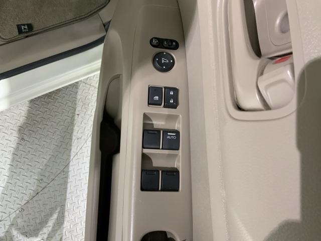 �������ԏ�ŕ֗��ȓd���i�[�h�A�~���[���t���Ă��܂��B