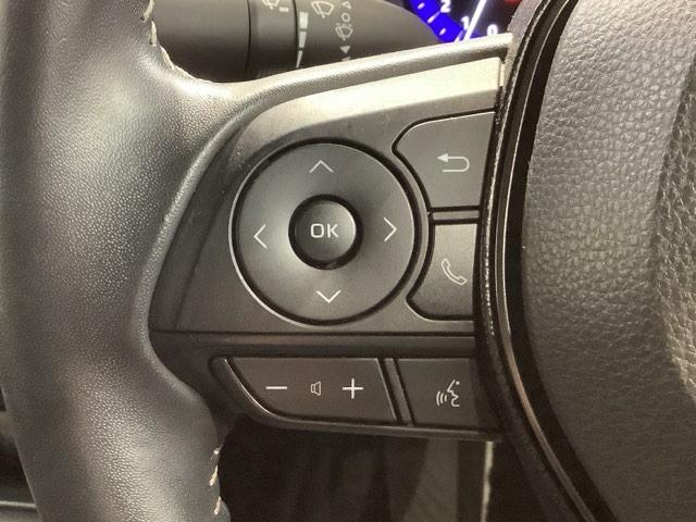 �X�e�A�����O�ɃI�[�f�B�I����X�C�b�`���t���Ă��܂��B�I�[�f�B�I��ʂɒ��ڃ^�b�`���Ȃ��Ă����삪�o���܂��̂ŁA�^�]�ɏW���ł��܂��B