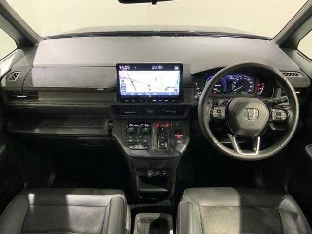 �g���₷�����C�A�E�g�̃_�b�V���{�[�h���ӂł��B�I�[�g�G�A�R���⏬������ȂǊ��������������ڂł��B