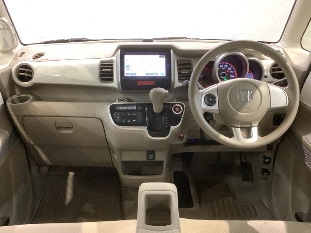 �g���₷�����C�A�E�g�̃_�b�V���{�[�h���ӂł��B�I�[�g�G�A�R���⏬������ȂǊ��������������ڂł��B