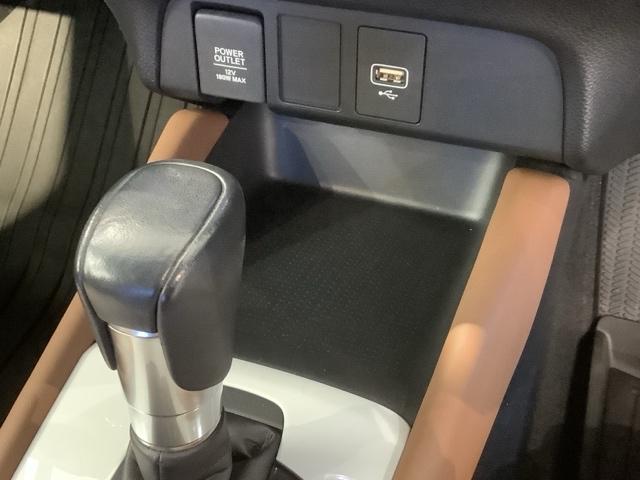 フィット ｅ：ＨＥＶリュクス　Ｈ　ＳＥＮＳＩＮＧ　最長５年保証　ワンオ－ナ－　ナビＶＸＵ－２０５ＦＴｉ　ＴＶ　Ｒカメラ　ＣＤ録音　ＢＴオ－ディオ　ＤＶＤ　ＥＴＣ　ＬＥＤライト　ＶＳＡ　シ－トヒ－タ－　クルコン　アルミ　スマ－トキ－（26枚目）