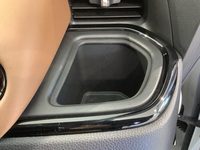 フィット ｅ：ＨＥＶリュクス　Ｈ　ＳＥＮＳＩＮＧ　最長５年保証　ワンオ－ナ－　ナビＶＸＵ－２０５ＦＴｉ　ＴＶ　Ｒカメラ　ＣＤ録音　ＢＴオ－ディオ　ＤＶＤ　ＥＴＣ　ＬＥＤライト　ＶＳＡ　シ－トヒ－タ－　クルコン　アルミ　スマ－トキ－（27枚目）