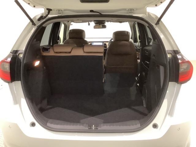 フィット ｅ：ＨＥＶリュクス　Ｈ　ＳＥＮＳＩＮＧ　最長５年保証　ワンオ－ナ－　ナビＶＸＵ－２０５ＦＴｉ　ＴＶ　Ｒカメラ　ＣＤ録音　ＢＴオ－ディオ　ＤＶＤ　ＥＴＣ　ＬＥＤライト　ＶＳＡ　シ－トヒ－タ－　クルコン　アルミ　スマ－トキ－（38枚目）