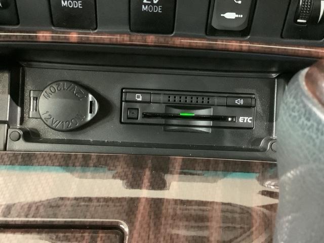 カムリ ハイブリッドレザーパッケージ　革シ－ト　１年保証　純正ナビ　ＴＶ　Ｒカメラ　ＣＤ録音　ＢＴオ－ディオ　ＤＶＤ　衝突軽減Ｂ　ＥＴＣ　ＨＩＤ　横滑り防止　シ－トヒ－タ－　電動シ－ト　クルコン　アルミ　スマ－トキ－　盗難防止装置　ＡＡＣ（12枚目）