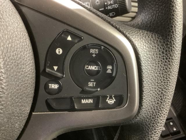 �N���[�Y�R���g���[���𑕔����Ă��܂��B�������H�Ȃǂň��̑��x�ő����Ă����̂ŉ^�]���y�ł���I���x��ݒ�ł��܂��̂ŁA�X�s�[�h�̏o�������ɂ����ӂł��܂��B