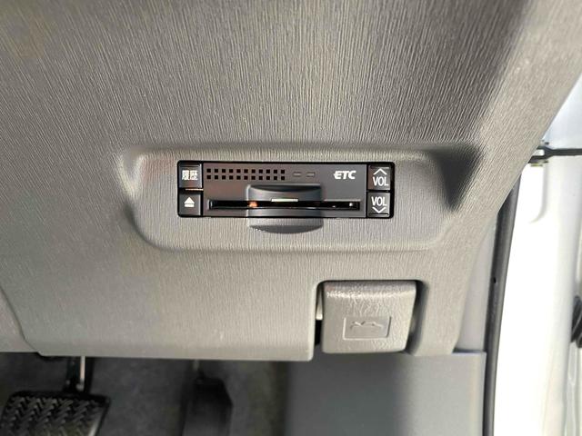 プリウス Sツーリングセレクション ドライブレコーダー ETC クリアランスソナー バックカメラ TV アルミホイール オートライト LEDヘッドランプ ヘッドライトウォッシャー CVT スマートキー 電動格納ミラー 盗難防止システム(9枚目)