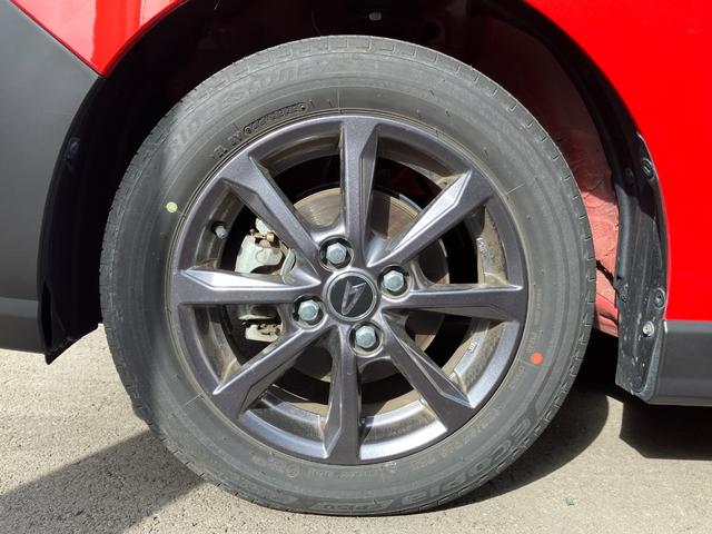 タント ファンクロス　１４インチアルミホイール　大型エアロバンパー　フルＬＥＤヘッドランプ　オート格納式カラードドアミラー　両側パワースライドドア　キーフリーシステム　プッシュボタンスタート（4枚目）
