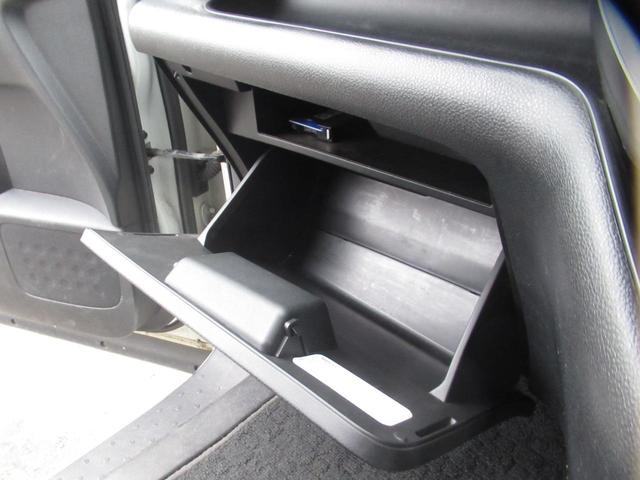 ハイウェイスター 1年保証付 後期型 両側パワースライドドア HDDナビ ワンオーナー車 HIDヘッドライト スマートキー 純正16インチアルミホイール ETC 8人乗 走行85千km 3列シート 電動格納ミラー(20枚目)