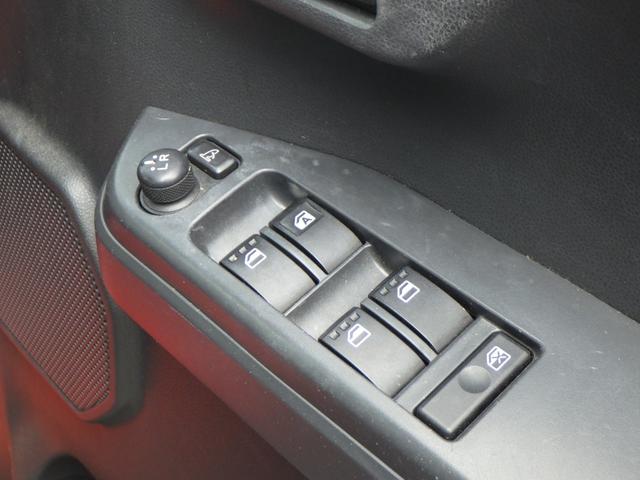 ピクシスメガ Ｄ　ＳＡＩＩ　１年保証付　社外ナビ　ワンセグ　Ｂｌｕｅｔｏｏｔｈ　ＥＴＣ　ＣＤ・ＤＶＤ再生　ラジオ　両側スライドドア　フォグランプ　衝突軽減システム　電動格納ミラー　バニティミラー　タイミングチェーン　ベンチシート（23枚目）