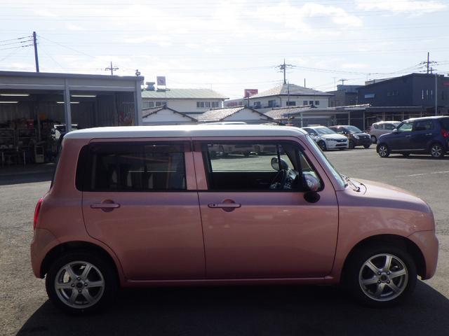 アルトラパン Ｘ　１年保証付　走行４６千Ｋｍ　前後ドライブレコーダー　純正オーディオ　ＣＤ再生　ラジオ　スマートキー　プッシュスタート　社外アルミホイール　電動格納ミラー　ウィンカーミラー　バニティミラー　ベンチシート（7枚目）