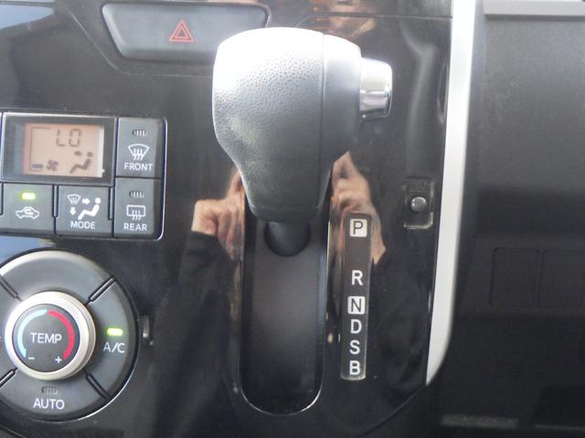 タント カスタムＸ　１年保証付　後期型　社外ナビ　ワンセグＴＶ　左側パワースライドドア　ＬＥＤヘッドライト　オートライト　スマートキー　プッシュスタート　社外アルミホイール　オートエアコン　電動格納ミラー　バニティミラー（18枚目）