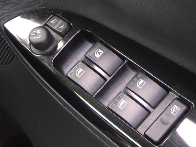 タント カスタムＸ　１年保証付　後期型　社外ナビ　ワンセグＴＶ　左側パワースライドドア　ＬＥＤヘッドライト　オートライト　スマートキー　プッシュスタート　社外アルミホイール　オートエアコン　電動格納ミラー　バニティミラー（21枚目）