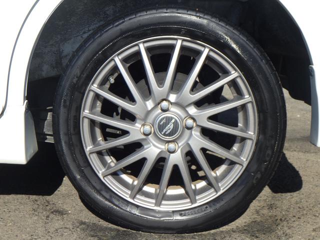 車両入庫チェックではエンジン・機関系を始め、電装装備、内装など１００項目以上のチェックをしています。　もちろん試乗も行っていますのでご安心下さい。