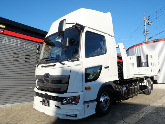 ヒノレンジャー 　ハイルーフ（標準キャブ）、ラバーマット付、ＥＴＣ２．０　ドラレコ　燃料タンク２００Ｌ　リアエアサス　遮光カーテン（ラウンド、センター、リア）、高機能シート（エアサス）、シートヒーター　フェイクレザー（3枚目）