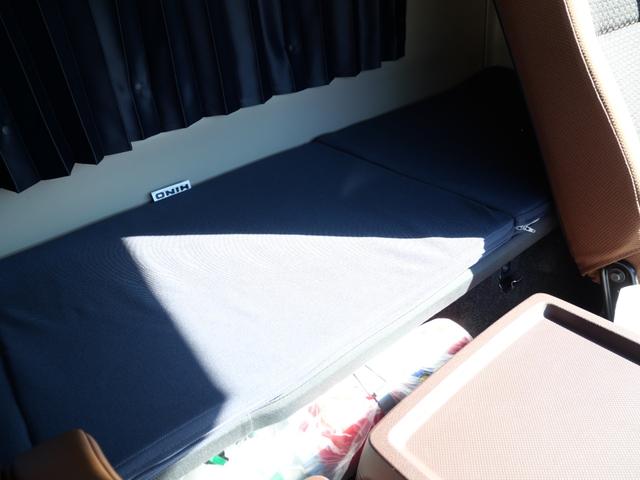 ヒノレンジャー 　ハイルーフ（標準キャブ）、ラバーマット付、ＥＴＣ２．０　ドラレコ　燃料タンク２００Ｌ　リアエアサス　遮光カーテン（ラウンド、センター、リア）、高機能シート（エアサス）、シートヒーター　フェイクレザー（19枚目）