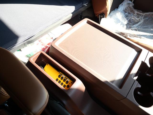 ヒノレンジャー 　ハイルーフ（標準キャブ）、ラバーマット付、ＥＴＣ２．０　ドラレコ　燃料タンク２００Ｌ　リアエアサス　遮光カーテン（ラウンド、センター、リア）、高機能シート（エアサス）、シートヒーター　フェイクレザー（32枚目）