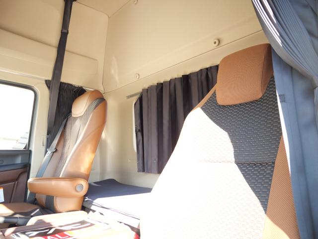 ヒノレンジャー 　ハイルーフ（標準キャブ）、ラバーマット付、ＥＴＣ２．０　ドラレコ　燃料タンク２００Ｌ　リアエアサス　遮光カーテン（ラウンド、センター、リア）、高機能シート（エアサス）、シートヒーター　フェイクレザー（47枚目）