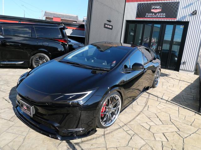 プリウス Ｚ　ＲＯＷＥＮフルエアロ／ルーフスポイラー／リアスポイラー／Ｆカーボンフード　ＡＩＭＧＡＩＮ／２０インチＧＴＭリバースリムハイバーブラック色　ＰＵＳＨ車高調　キャンディーキャリパーカバー　パノラマルーフ（4枚目）