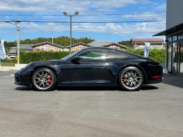 ９１１ 　カレラ　Ｓ　ＰＤＫ｜スポクロ｜レザーインテリア｜２０／２１インチＲＳスパイダーＡＷ｜シートベンチレーション＆ヒーター｜ＳｐｏｒｔＤｅｓｉｇｎフロントエプロン｜ロゴドアカーテシ｜スポーツテールパイプ｜（12枚目）