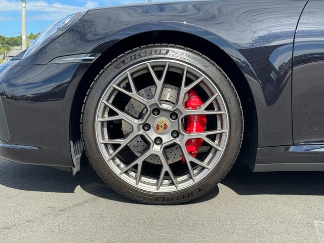 ９１１ 　カレラ　Ｓ　ＰＤＫ｜スポクロ｜レザーインテリア｜２０／２１インチＲＳスパイダーＡＷ｜シートベンチレーション＆ヒーター｜ＳｐｏｒｔＤｅｓｉｇｎフロントエプロン｜ロゴドアカーテシ｜スポーツテールパイプ｜（20枚目）