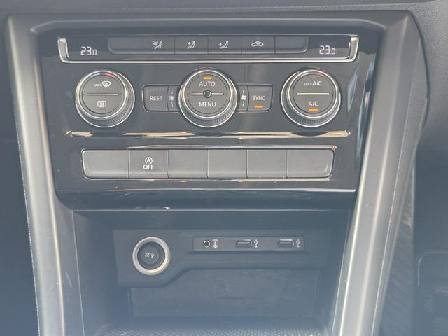 ゴルフトゥーラン ドライブレコーダー ナビ キーレスエントリー アイドリングストップ 電動格納ミラー 3列シート AT ルーフレール アルミホイール CD USB エアコン パワーステアリング パワーウィンドウ(7枚目)