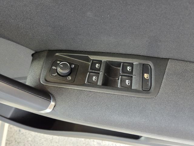 ゴルフトゥーラン ドライブレコーダー ナビ キーレスエントリー アイドリングストップ 電動格納ミラー 3列シート AT ルーフレール アルミホイール CD USB エアコン パワーステアリング パワーウィンドウ(8枚目)