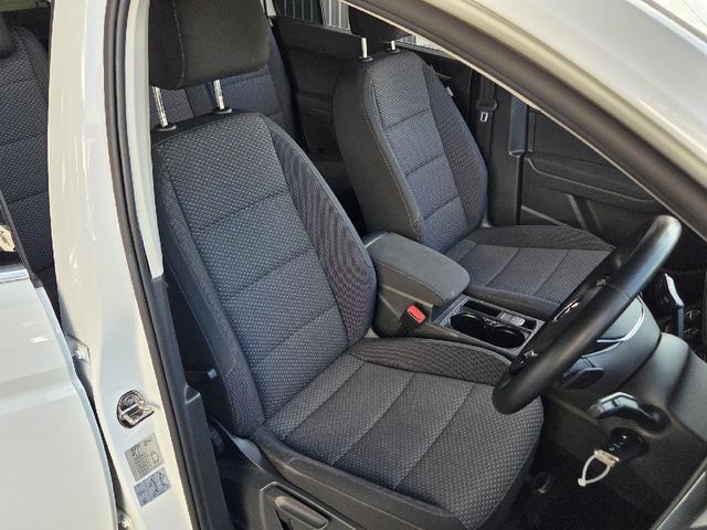 ゴルフトゥーラン ドライブレコーダー ナビ キーレスエントリー アイドリングストップ 電動格納ミラー 3列シート AT ルーフレール アルミホイール CD USB エアコン パワーステアリング パワーウィンドウ(9枚目)