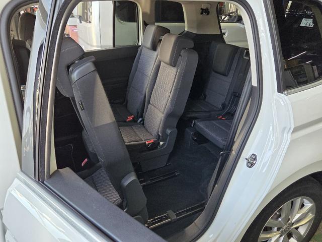 ゴルフトゥーラン ドライブレコーダー ナビ キーレスエントリー アイドリングストップ 電動格納ミラー 3列シート AT ルーフレール アルミホイール CD USB エアコン パワーステアリング パワーウィンドウ(11枚目)