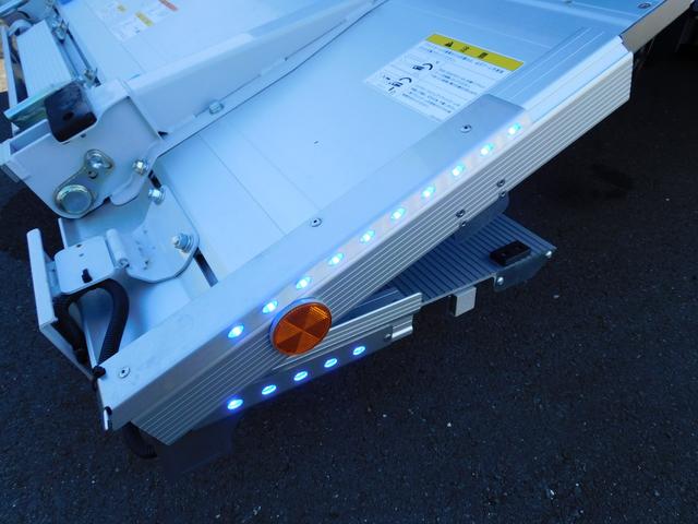 ダイナトラック 3t冷蔵冷凍車格納ゲート(8枚目)