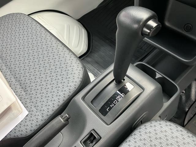 ＮＴ１００クリッパートラック ＤＸ　セーフティパッケージ　オートマ　エアコン　パワステ　衝突軽減ブレーキ　前後ソナー　荷台ゴムマット　車検整備済み　オイル／エレメント／ブレーキオイル／バッテリー／プラグ／ワイパーゴム交換済み（24枚目）