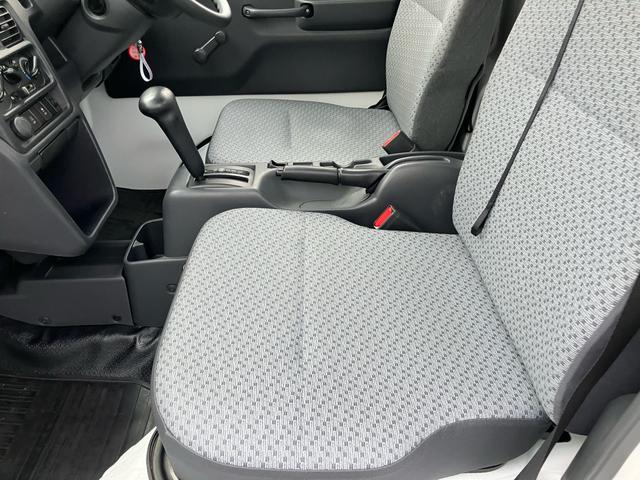 ＮＴ１００クリッパートラック ＤＸ　セーフティパッケージ　オートマ　エアコン　パワステ　衝突軽減ブレーキ　前後ソナー　荷台ゴムマット　車検整備済み　オイル／エレメント／ブレーキオイル／バッテリー／プラグ／ワイパーゴム交換済み（32枚目）