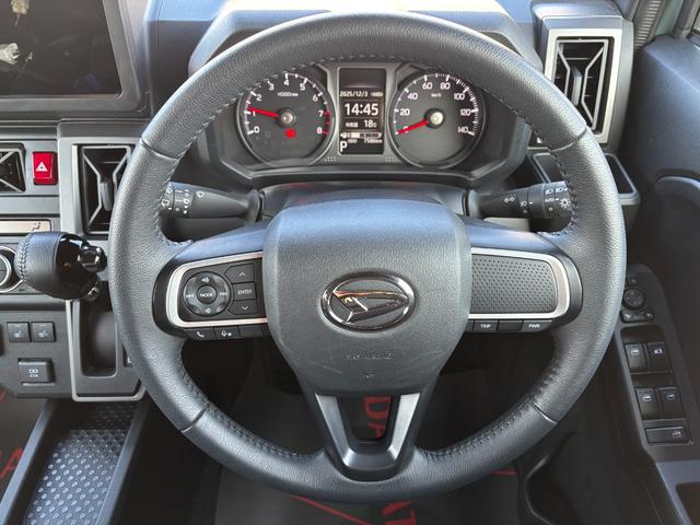 タフト G クロムベンチャー メッキドアアウターハンドル 15インチアルミホイール オートレベリング機能付フルLEDヘッドランプ LEDフォグランプ 本革巻ステアリングホイール 本革巻インパネセンターシフト(13枚目)