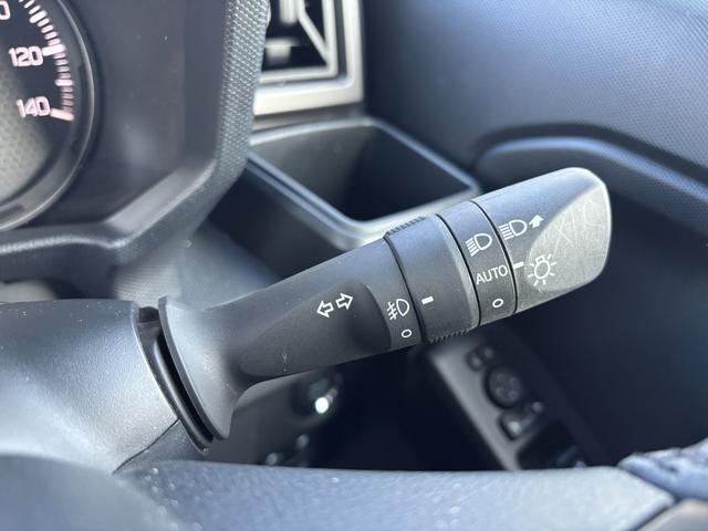 タフト G クロムベンチャー メッキドアアウターハンドル 15インチアルミホイール オートレベリング機能付フルLEDヘッドランプ LEDフォグランプ 本革巻ステアリングホイール 本革巻インパネセンターシフト(17枚目)