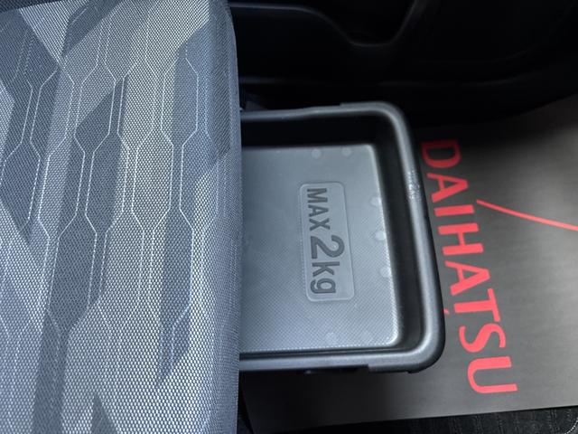 タフト G クロムベンチャー メッキドアアウターハンドル 15インチアルミホイール オートレベリング機能付フルLEDヘッドランプ LEDフォグランプ 本革巻ステアリングホイール 本革巻インパネセンターシフト(29枚目)