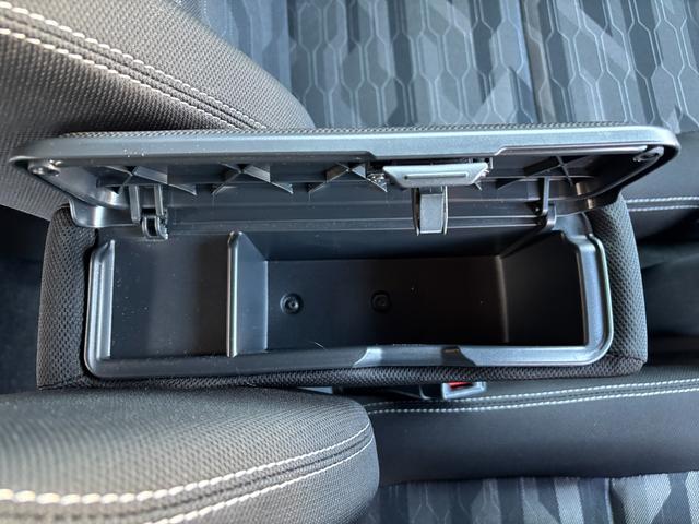 タフト G クロムベンチャー メッキドアアウターハンドル 15インチアルミホイール オートレベリング機能付フルLEDヘッドランプ LEDフォグランプ 本革巻ステアリングホイール 本革巻インパネセンターシフト(31枚目)