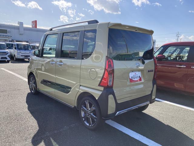 タント ファンクロスターボ　ナビ付　ナビ　１５インチアルミホイール　キーフリーシステム　プッシュボタンスタート　オートエアコン（プッシュ式）　フルＬＥＤヘッドランプ　オート格納式カラードドアミラー　本革巻ステアリングホイール（9枚目）