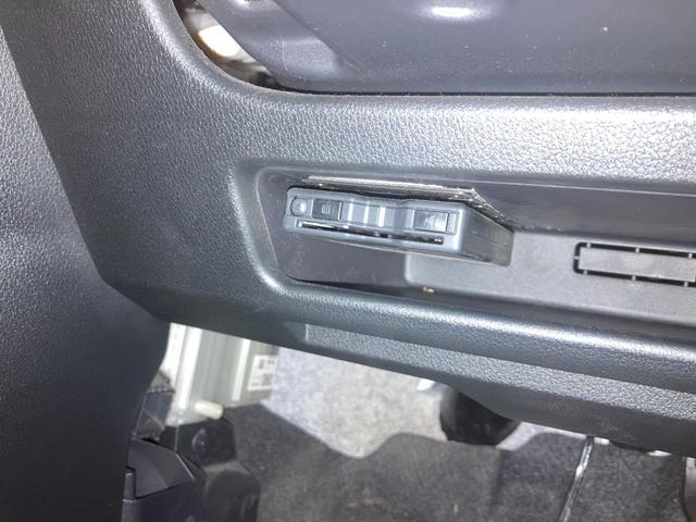 ムーヴキャンバス ストライプスＧ　１４インチフルホイールキャップ　ＬＥＤヘッドランプ　ＬＥＤフォグランプ　ホっとカップホルダー　両側パワースライドドア　キーフリーシステム　プッシュボタンスタート　ＵＶカットガラス（13枚目）