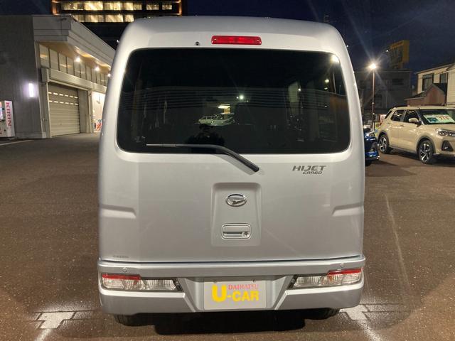 ハイゼットカーゴ クルーズＳＡＩＩＩ　４ＡＴ　電動格納式カラードドアミラー　スーパーＵＶＩＲカットガラス（フロントウィンドウ）　１２インチフルホイールキャップ　撥水フルファヴリックシート表皮　大型ＬＥＤ荷室灯　マニュアルエアコン（3枚目）