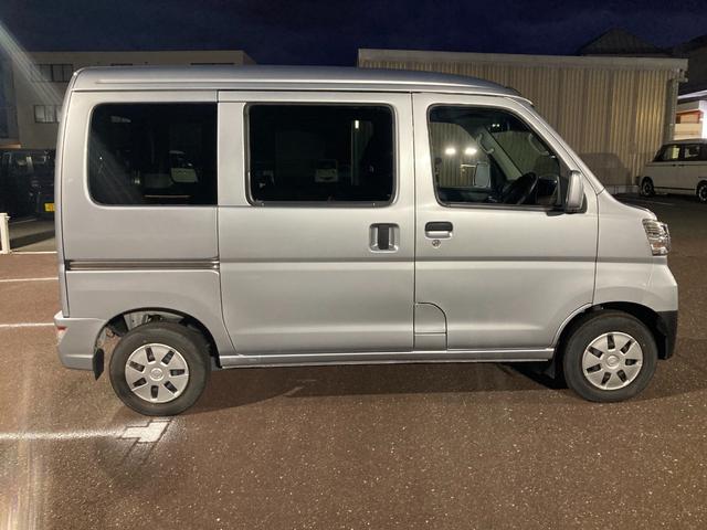 ハイゼットカーゴ クルーズＳＡＩＩＩ　４ＡＴ　電動格納式カラードドアミラー　スーパーＵＶＩＲカットガラス（フロントウィンドウ）　１２インチフルホイールキャップ　撥水フルファヴリックシート表皮　大型ＬＥＤ荷室灯　マニュアルエアコン（4枚目）