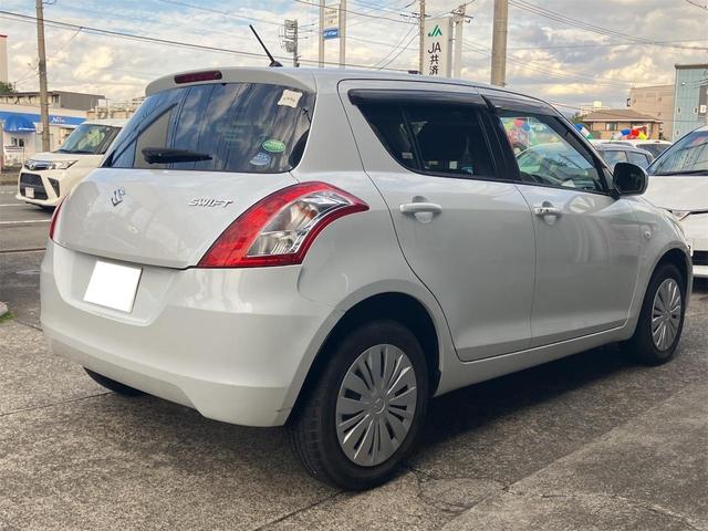スイフト ＸＧ　４ＷＤ　スマートキー　電動格納ミラー　シートヒーター　ＣＶＴ　盗難防止システム　衝突安全ボディ　ＡＢＳ　ＥＳＣ　ＣＤ　ＵＳＢ　エアコン　パワーステアリング　パワーウィンドウ　運転席エアバッグ（5枚目）