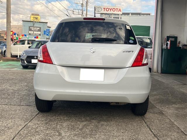 スイフト ＸＧ　４ＷＤ　スマートキー　電動格納ミラー　シートヒーター　ＣＶＴ　盗難防止システム　衝突安全ボディ　ＡＢＳ　ＥＳＣ　ＣＤ　ＵＳＢ　エアコン　パワーステアリング　パワーウィンドウ　運転席エアバッグ（6枚目）