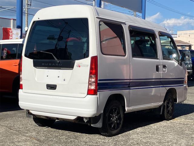 サンバーバン トランスポーター　軽バン　ＭＴ　ドライブレコーダー　両側スライドドア　キーレスエントリー　アルミホイール　エアコン　パワーウィンドウ　運転席エアバッグ（5枚目）